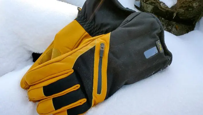 8 Best Heated Gloves of 2023 – Researched!