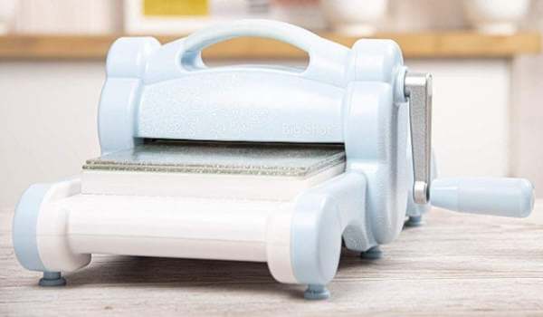 10 Best Fabric Cutting Machines For Quilting and Sewing (2023)