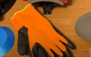 Vivohome comes with safety gloves